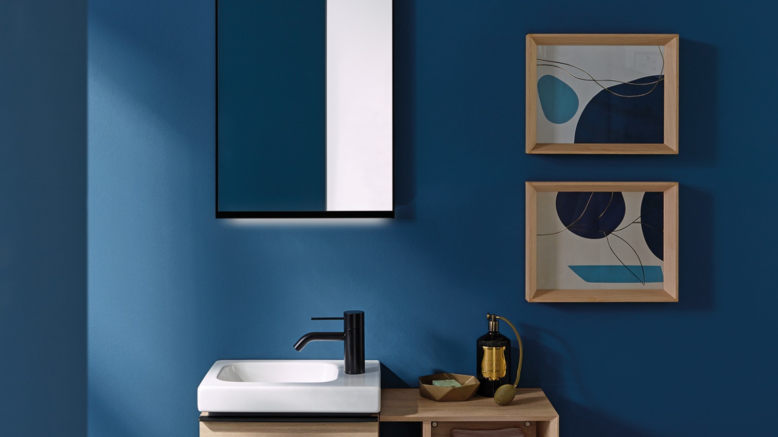 Movement and circulation areas are particularly important in small bathrooms Movement and circulation areas are particularly important in small bathrooms