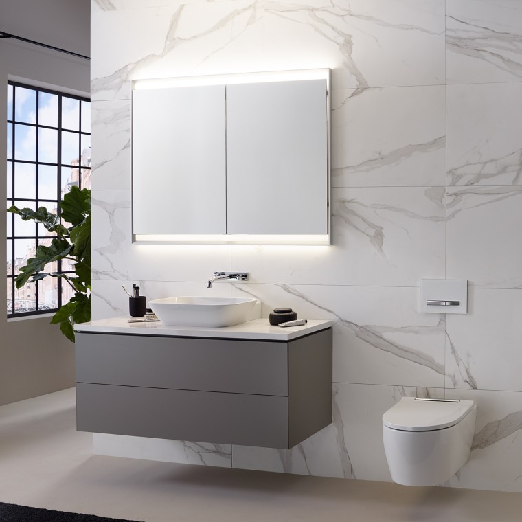 Wall with marble tiles, Geberit ONE washbasin and mirror cabinet with ComfortLight Wall with marble tiles, Geberit ONE washbasin and mirror cabinet with ComfortLight