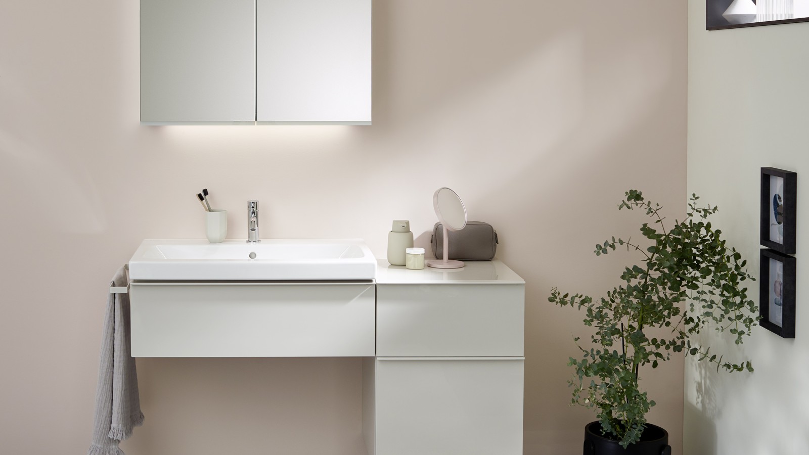 iCon bathroom series with Option Plus mirror cabinet iCon bathroom series with Option Plus mirror cabinet