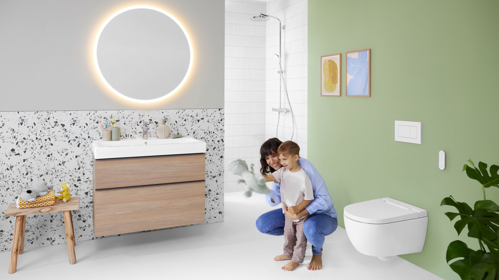 Geberit AquaClean Alba with woman and child in the bathroom Geberit AquaClean Alba with woman and child in the bathroom