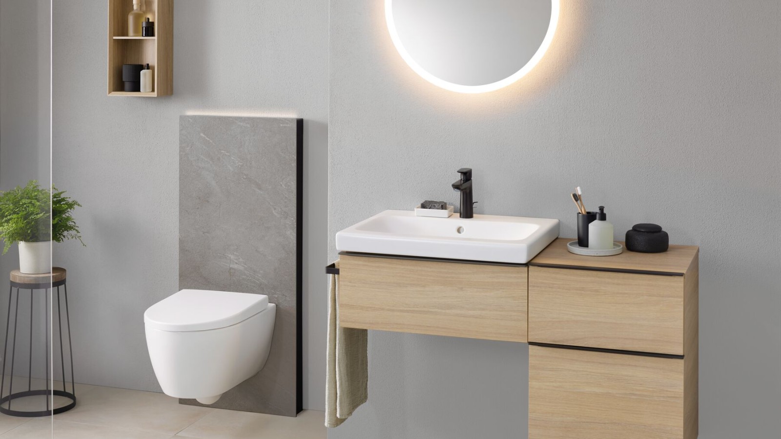 Geberit Monolith Plus with light on (© Geberit) Geberit Monolith Plus with light on (© Geberit)