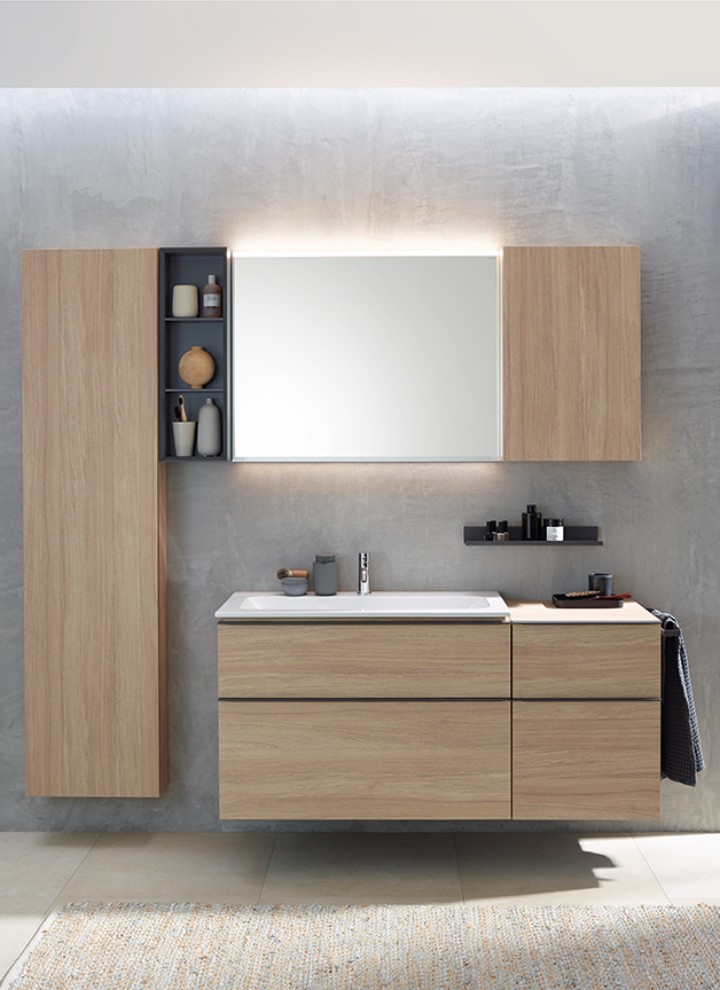 Washplace with mirror cabinet and bathroom furniture from the Geberit iCon Bathroom series