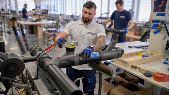 Prefabrication of a sound-insulated drainage system with Geberit Silent-db20