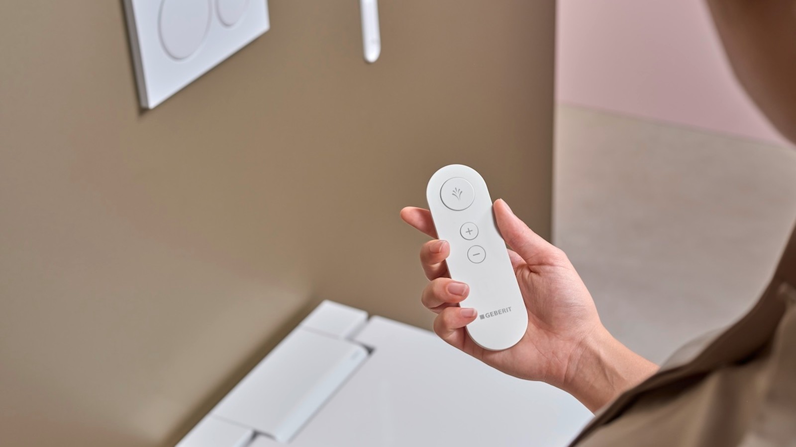 A practical remote control ensures convenient operation of the bidet toilet