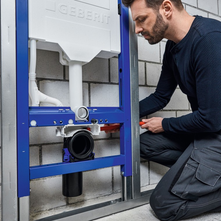 Installing the Geberit Power & Connect box