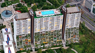 At the time, the swimming pools were a novelty in social housing and a trademark of the architect Harry Glück (© Julius Silver)