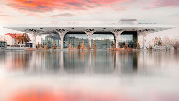 The Geberit Pluvia roof drainage system uses a vacuum to extract rainwater from the roof (© Alek Małchowski)