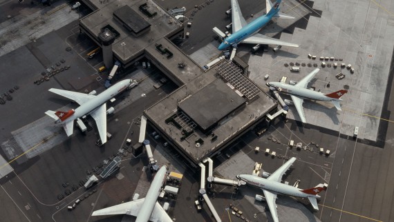 Bird's eye view of Terminal B at Zurich Airport (early 1980s) (© Swissair)