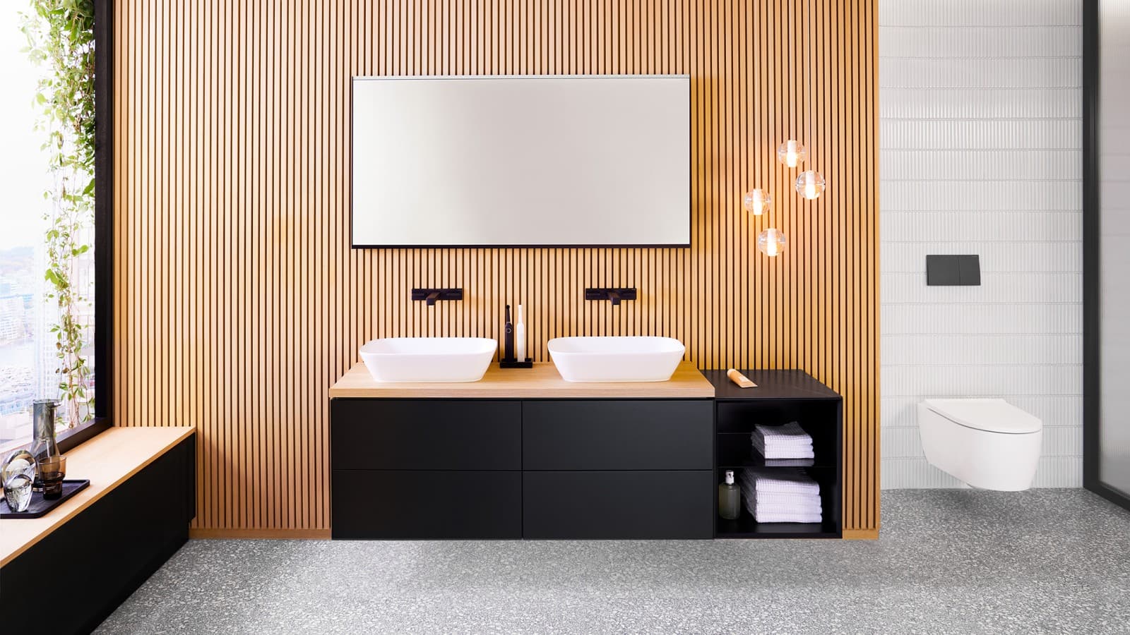 Geberit ONE combined with a Geberit Option Plus Square 135cm in matt black. Geberit ONE combined with a Geberit Option Plus Square 135cm in matt black.