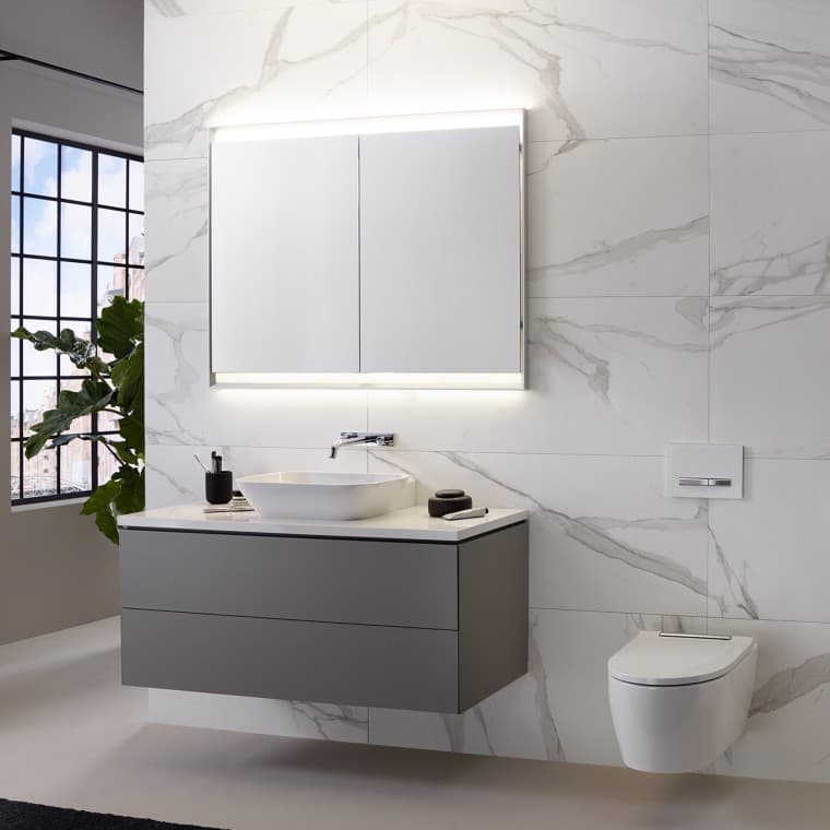 Wall with marble tiles, Geberit ONE washbasin and mirror cabinet with ComfortLight Wall with marble tiles, Geberit ONE washbasin and mirror cabinet with ComfortLight