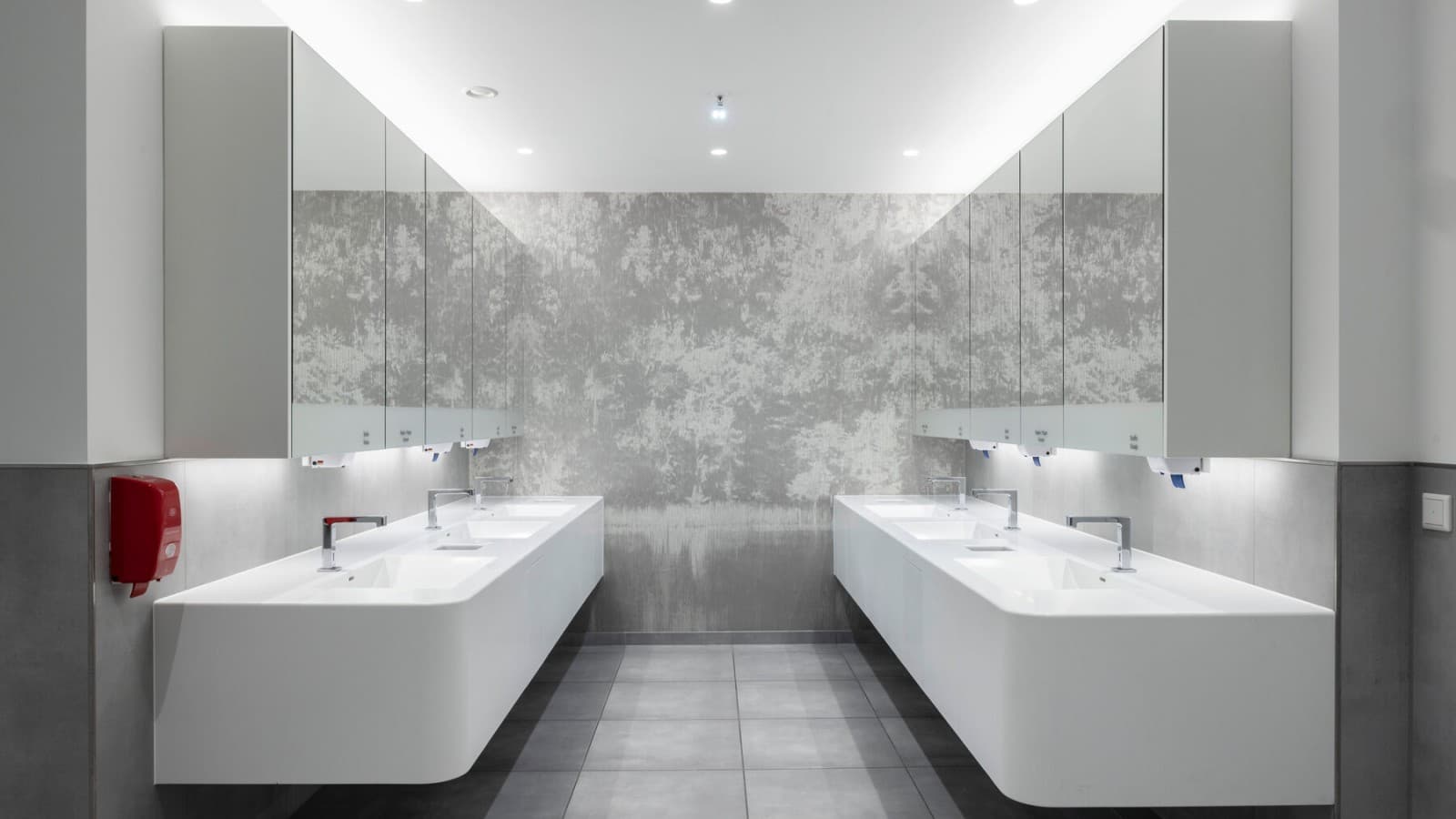 Direct power for controlling the Geberit Brenta deck-mounted tap is supplied by GEBUS cable via a Geberit Gateway. Direct power for controlling the Geberit Brenta deck-mounted tap is supplied by GEBUS cable via a Geberit Gateway.