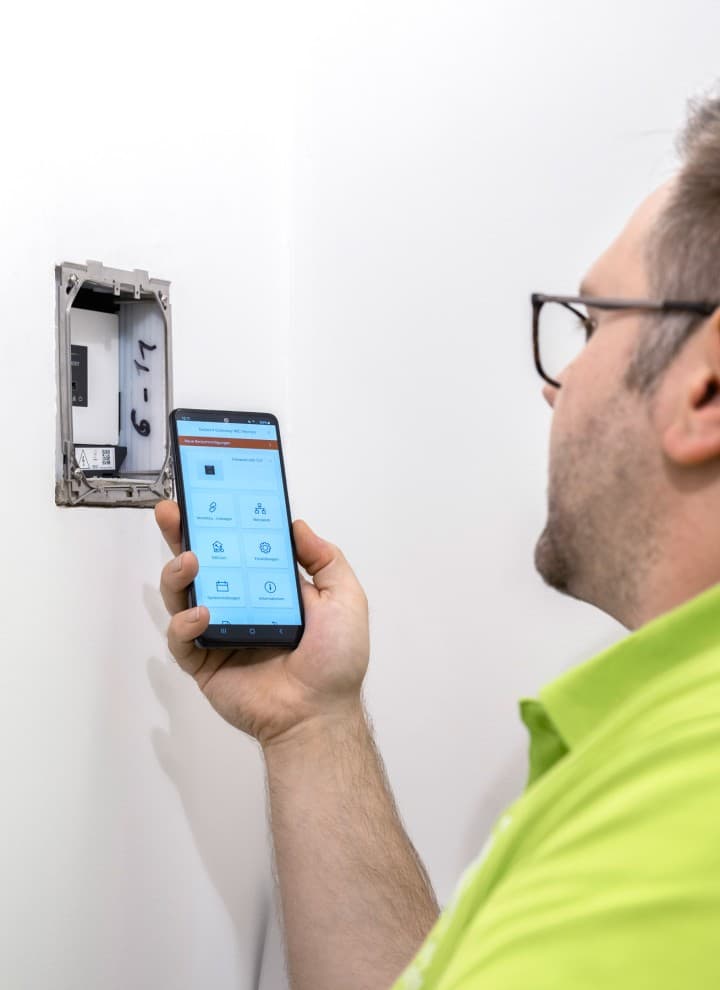 Central operation of the end devices via Geberit Gateway Central operation of the end devices via Geberit Gateway