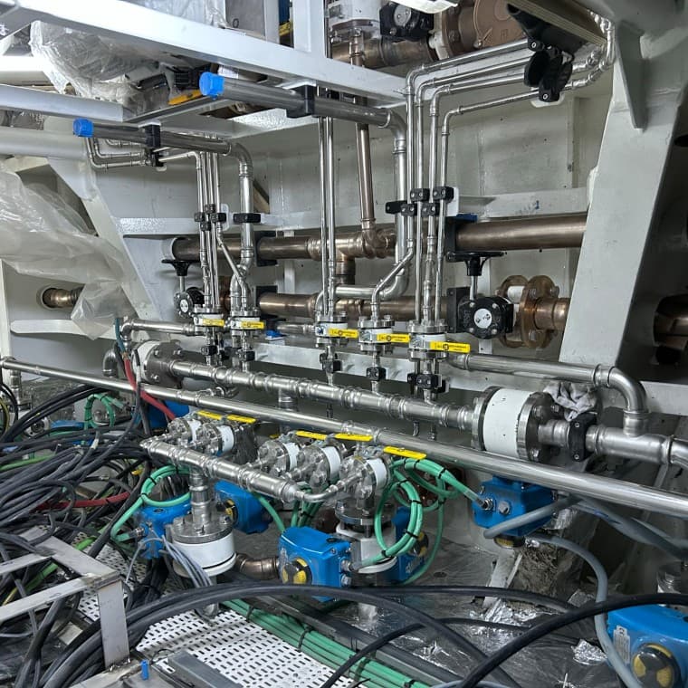 This is what the engine room of a yacht from the Su Marine shipyard looks like. Mapress stainless steel and CuNiFe pipework are installed in a very confined space (© Su Marine Yachting) This is what the engine room of a yacht from the Su Marine shipyard looks like. Mapress stainless steel and CuNiFe pipework are installed in a very confined space (© Su Marine Yachting)