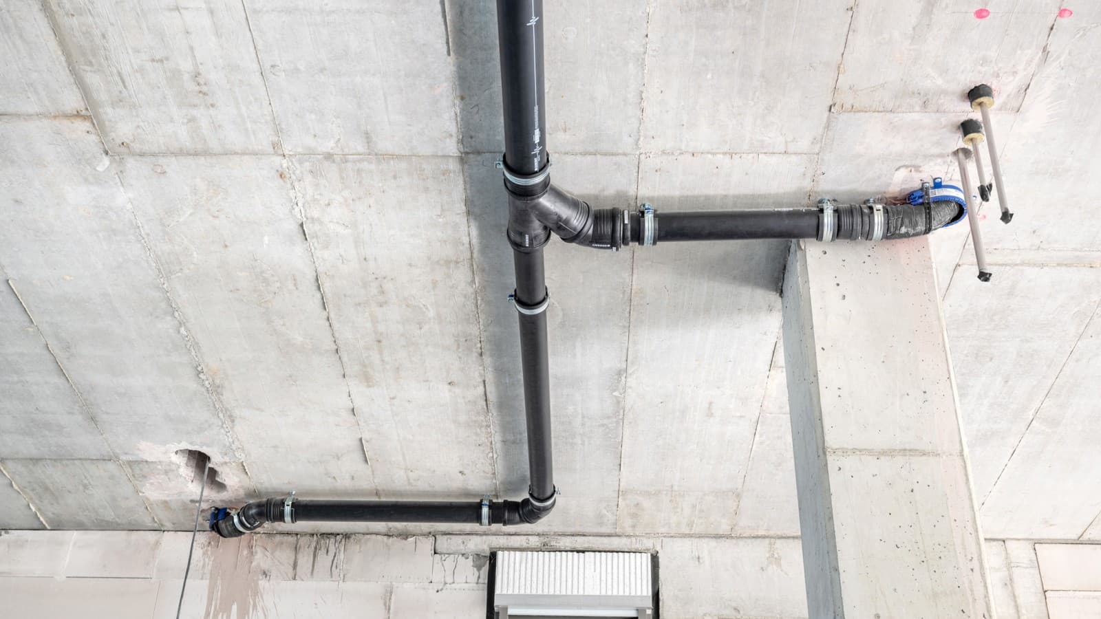 By eliminating bypass pipes, fewer metres of pipe had to be installed By eliminating bypass pipes, fewer metres of pipe had to be installed